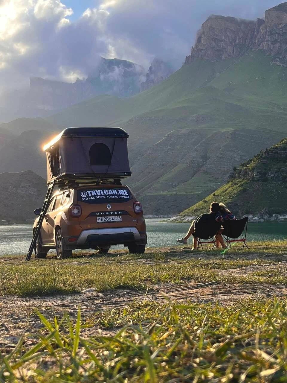 Renault Duster с палаткой на крыше
