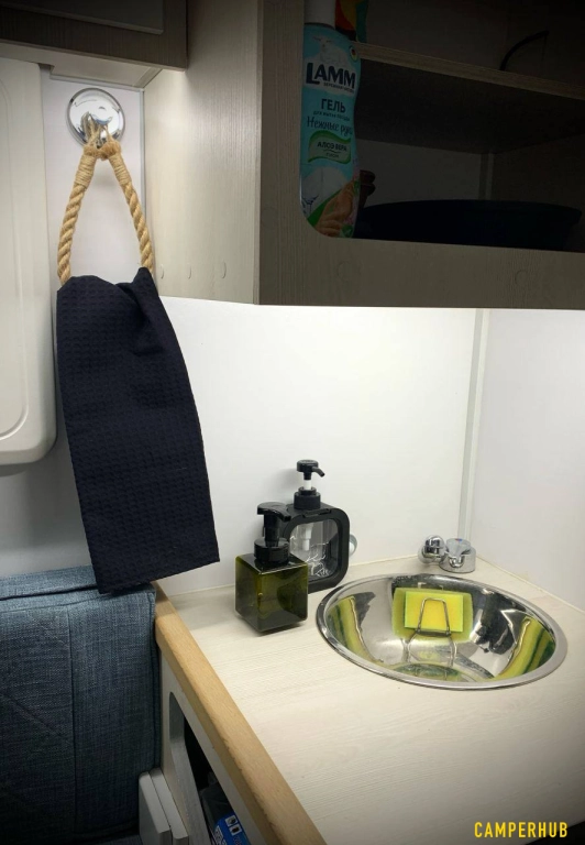 Пикап с жилым модулем на Кавказе