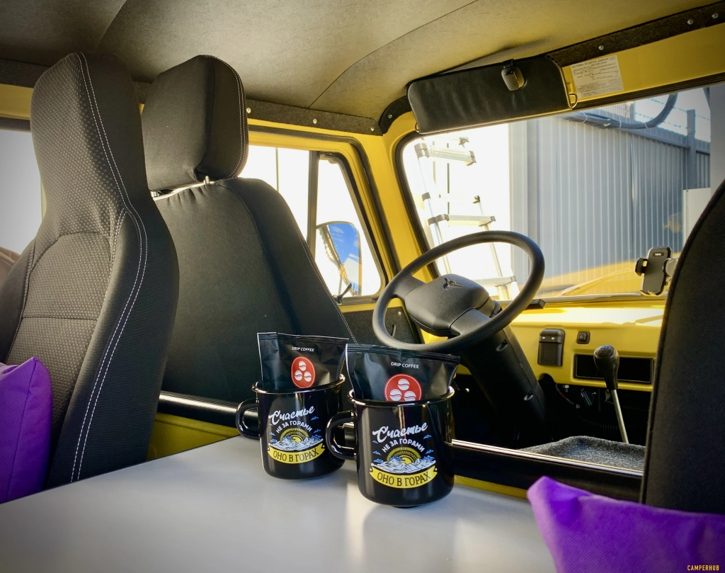 УАЗ Буханка с палаткой на крыше