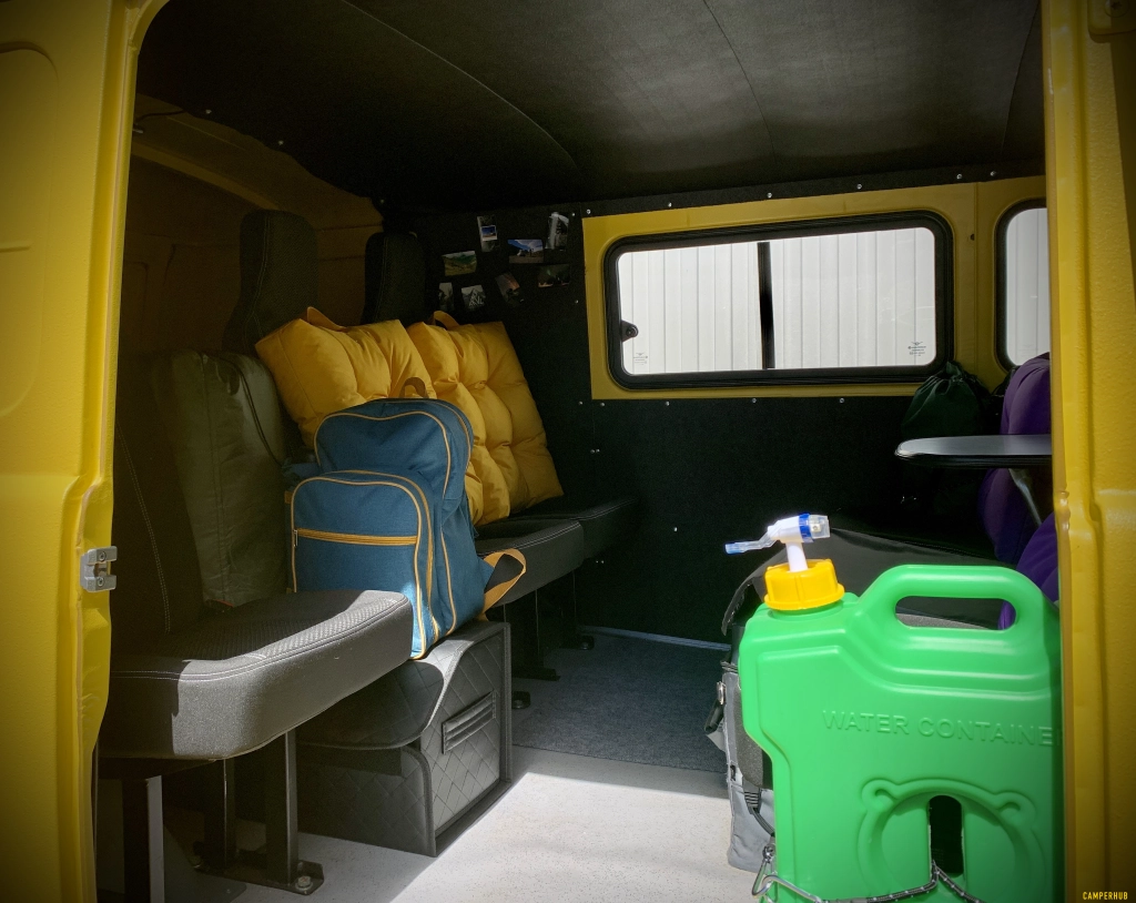 УАЗ Буханка с палаткой на крыше