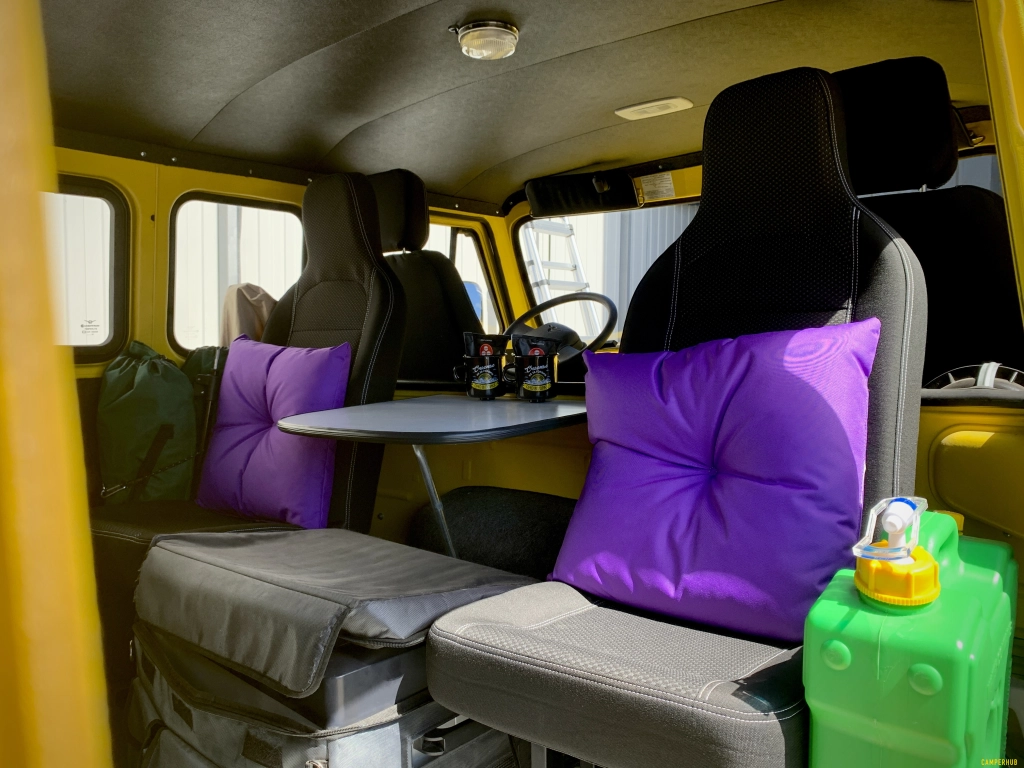 УАЗ Буханка с палаткой на крыше