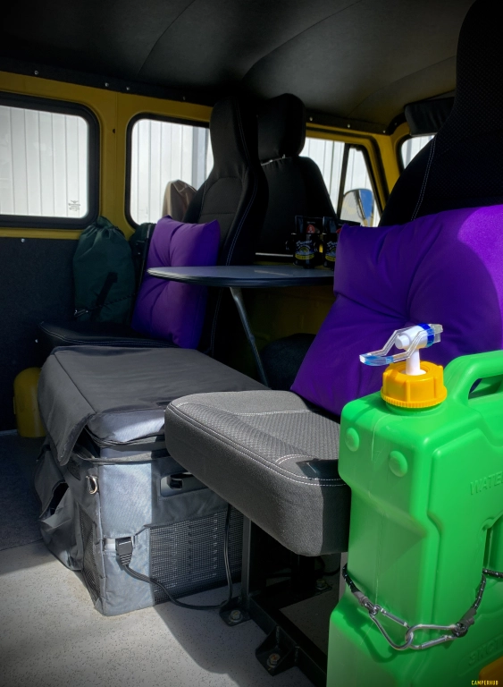 УАЗ Буханка с палаткой на крыше