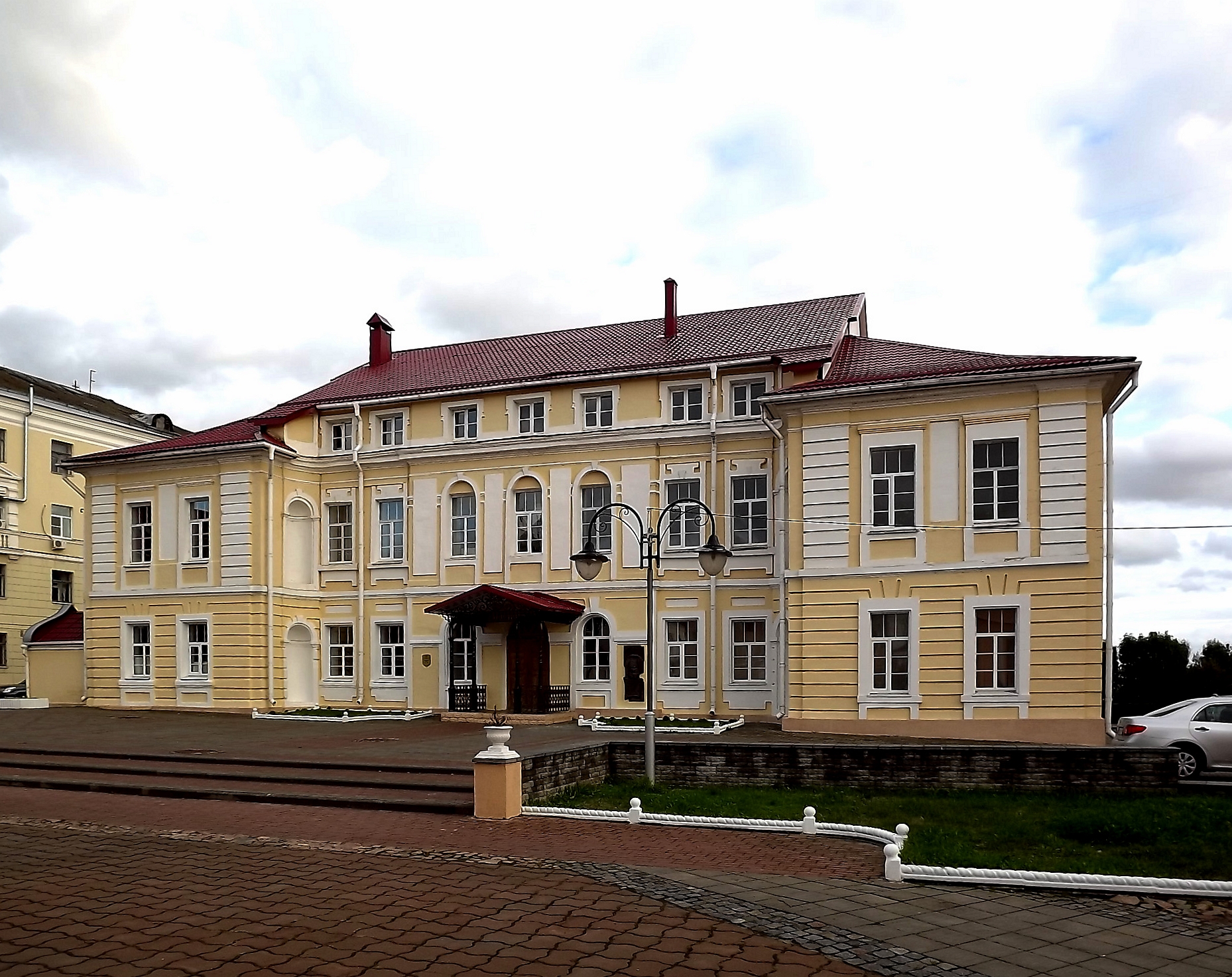 Архиерейский двор — фото 1