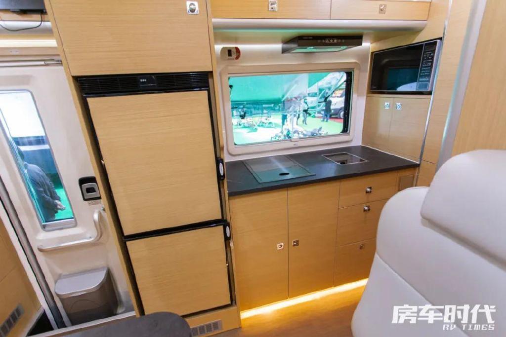 Кухонный блок Changan RV с индукционной плитой и раковиной